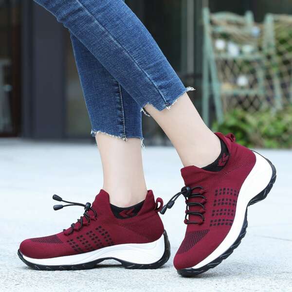 New Large Size High Elastic Fly Woven Breathable Shoes Fashion Light Socks Women's Sports Shoes - Image 2